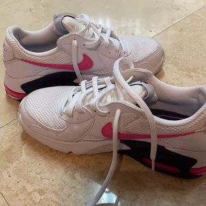 Gently worn Nike Air sneakers size 6